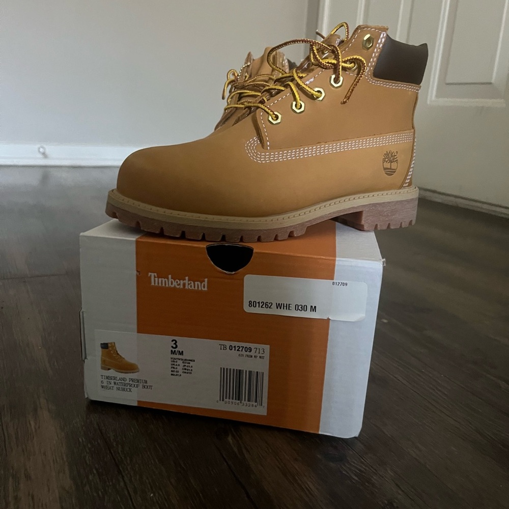 Kids wheat timberlands brand new never worn !!